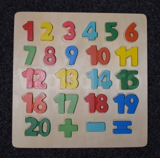 Puzzle din lemn cu cifre